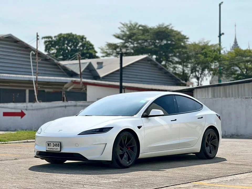 2024 Tesla Model 3 2