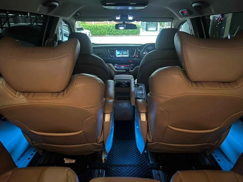 2016 Kia Carnival III 3