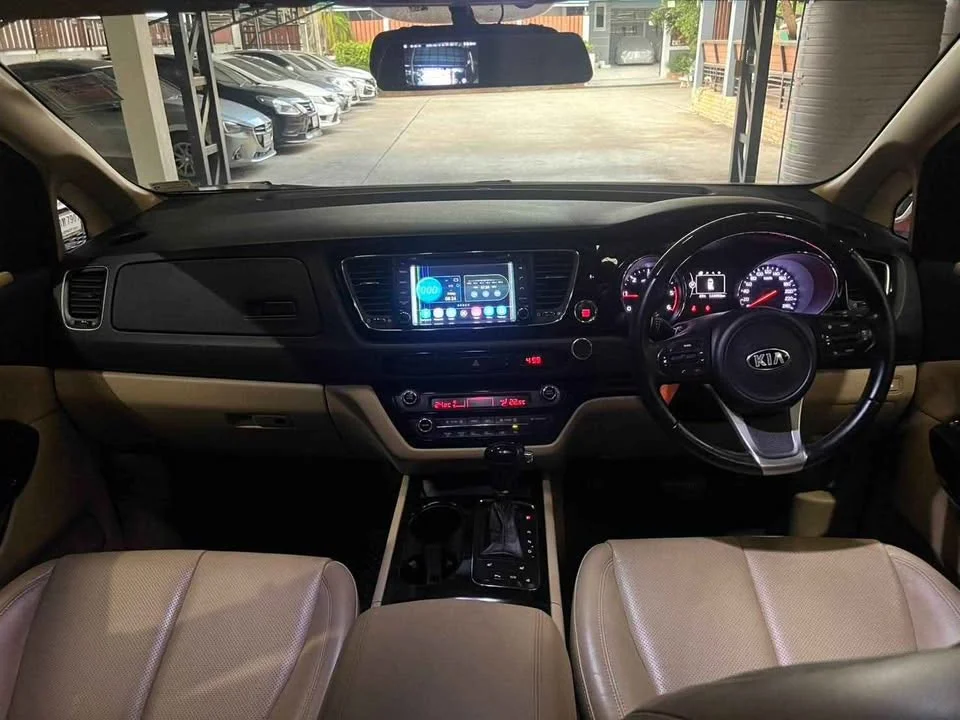 2016 Kia Carnival III 2