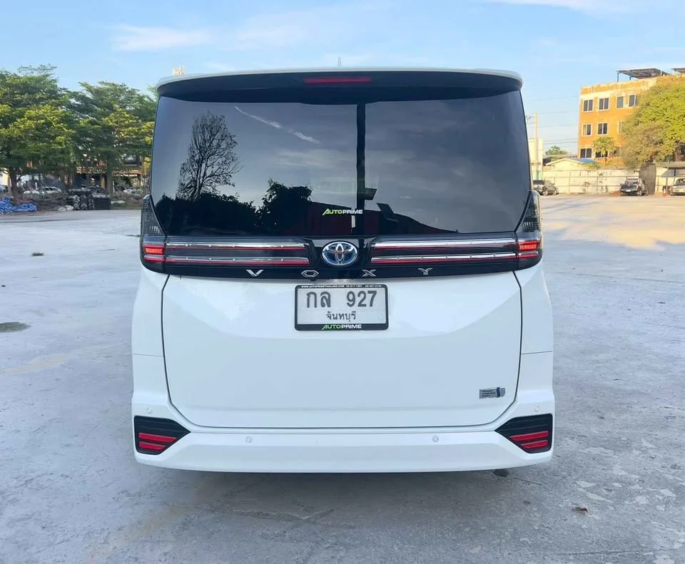 2024 Toyota Voxy IV 3