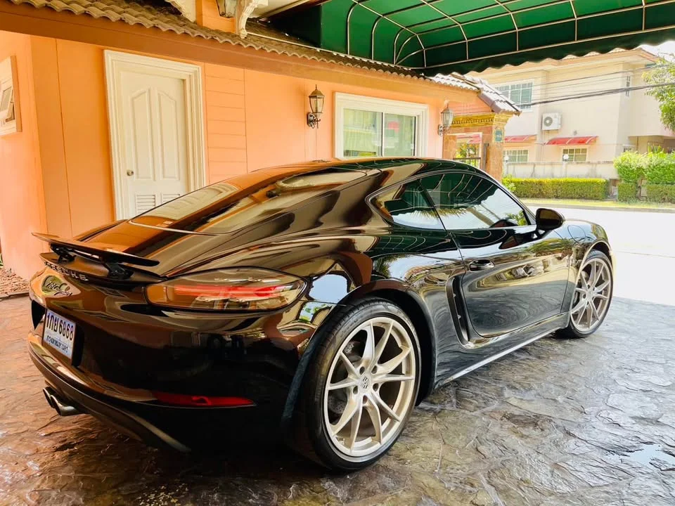 2017 Porsche 718 Boxster and Cayman IV 3
