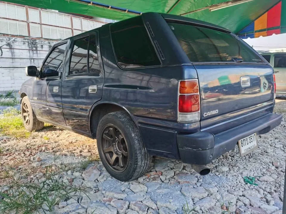 1993 Isuzu Vega I 2