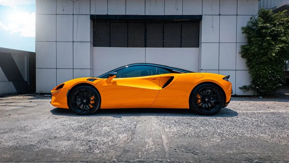 2025 McLaren Artura 3