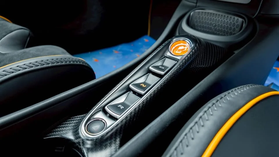2025 McLaren Artura 2