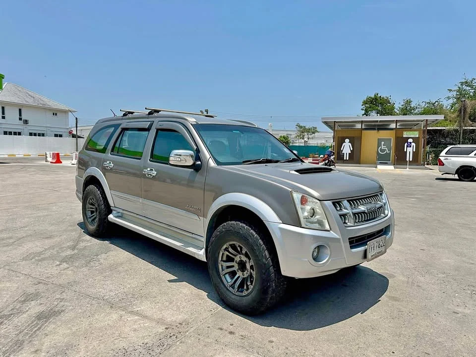 2007 Isuzu MU-7 3