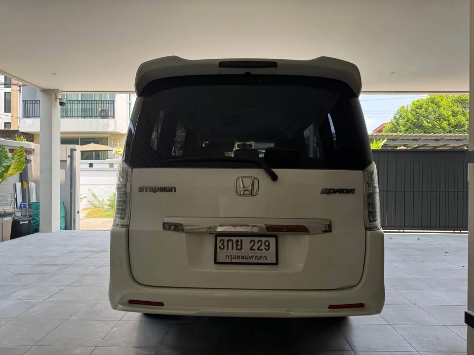 2013 Honda Stepwgn IV 2