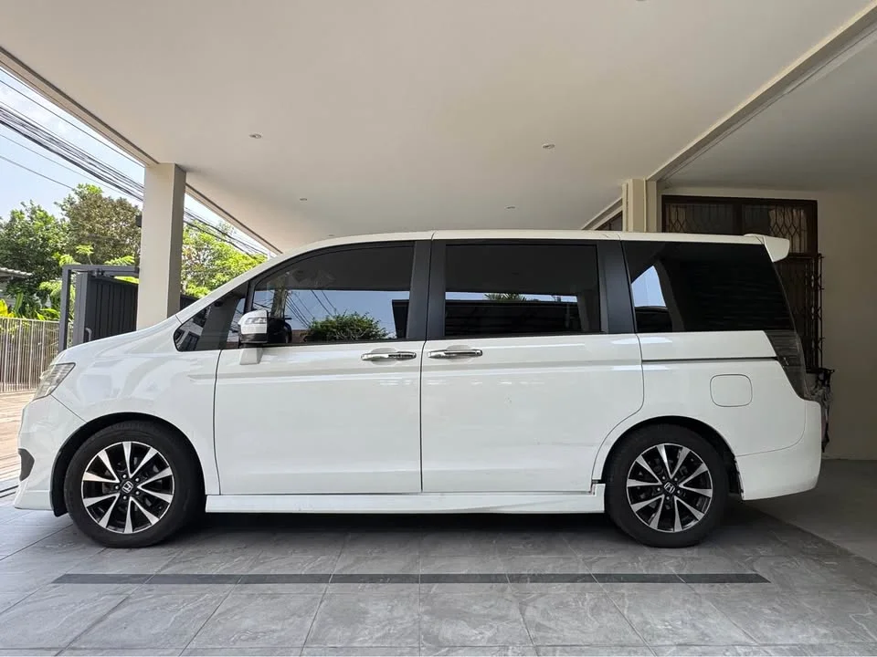 2013 Honda Stepwgn IV 3