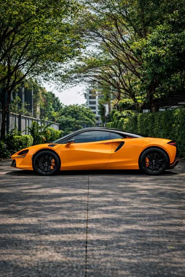 2025 McLaren Artura 2