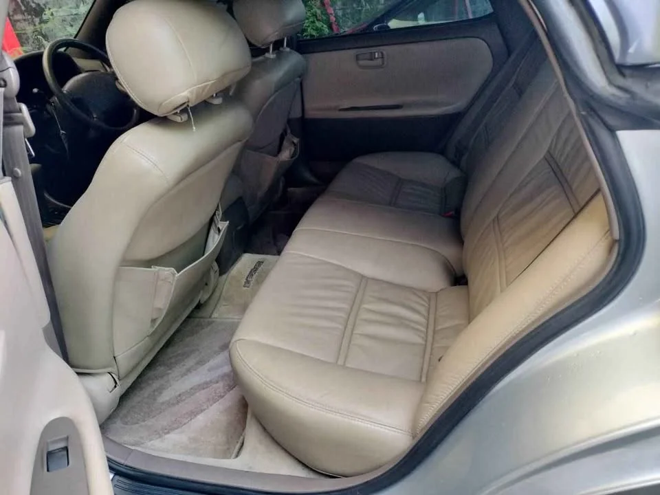 1995 Lexus ES II 2
