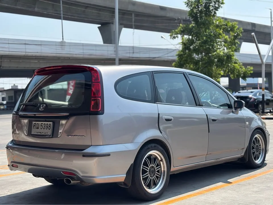 2005 Honda Stream I 3