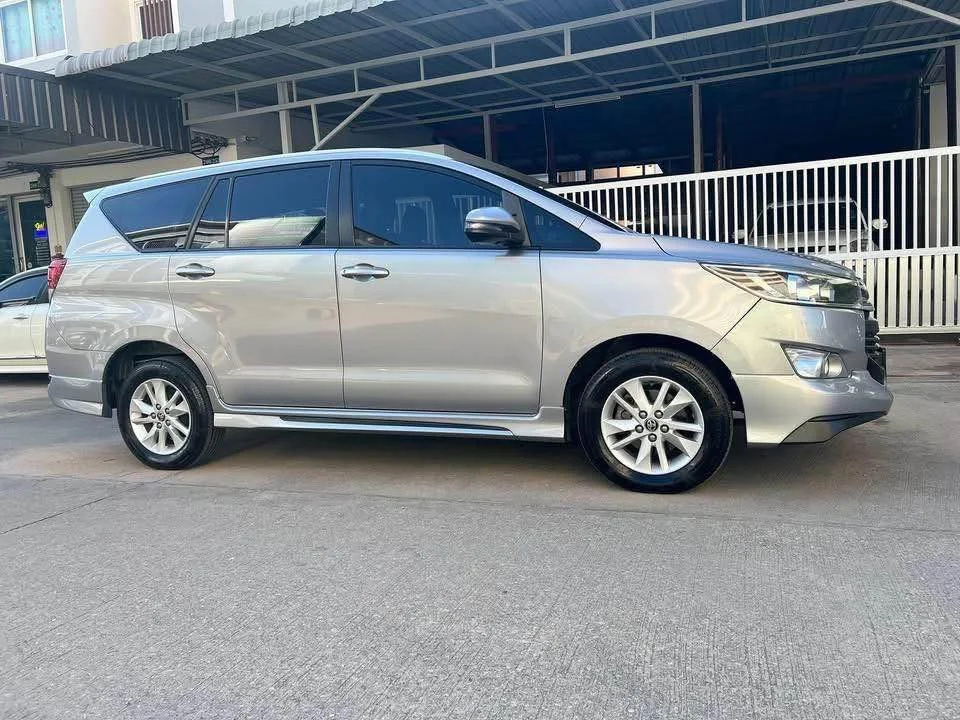 2020 Toyota Innova II 3