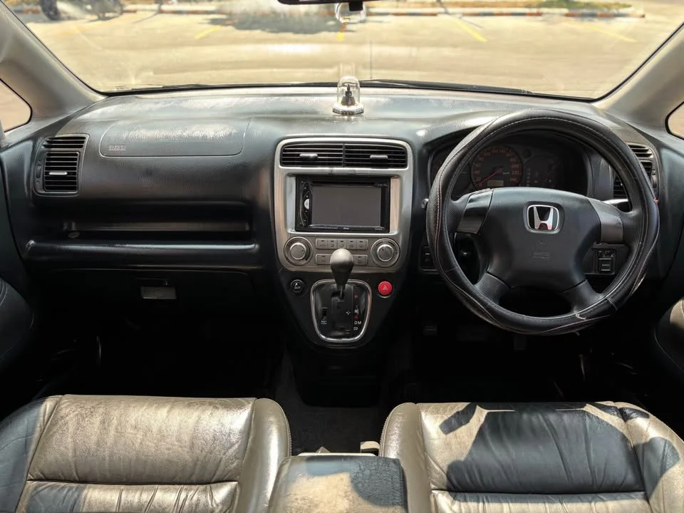 2005 Honda Stream I 3