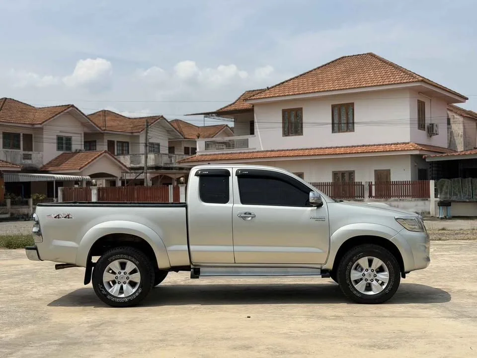 2012 Toyota Hilux VII 2