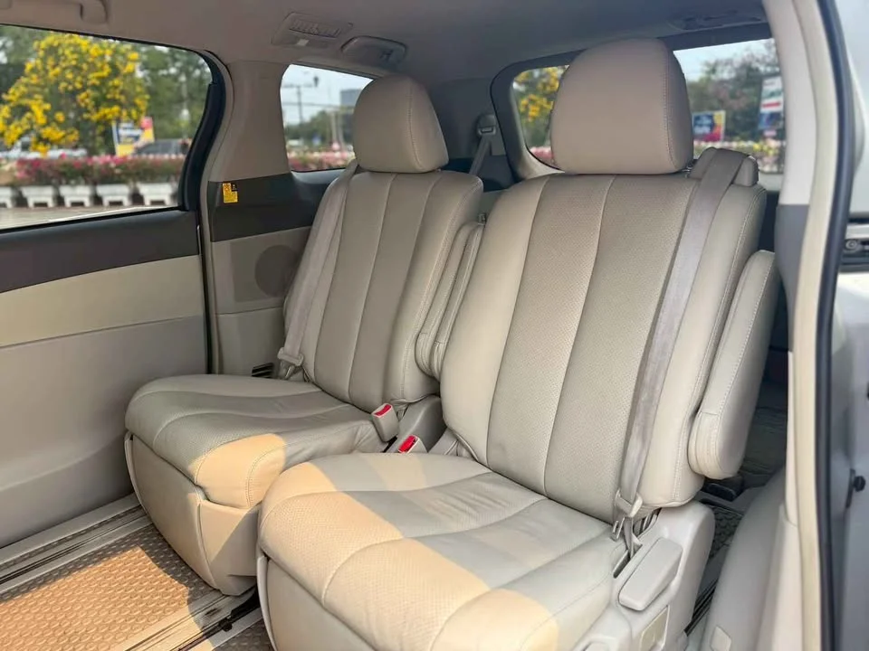 2009 Toyota Estima III 2