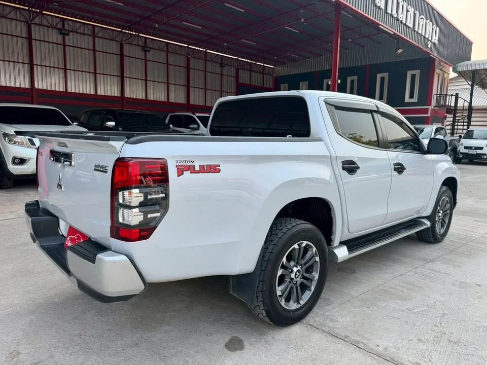 2021 Mitsubishi Triton V 3