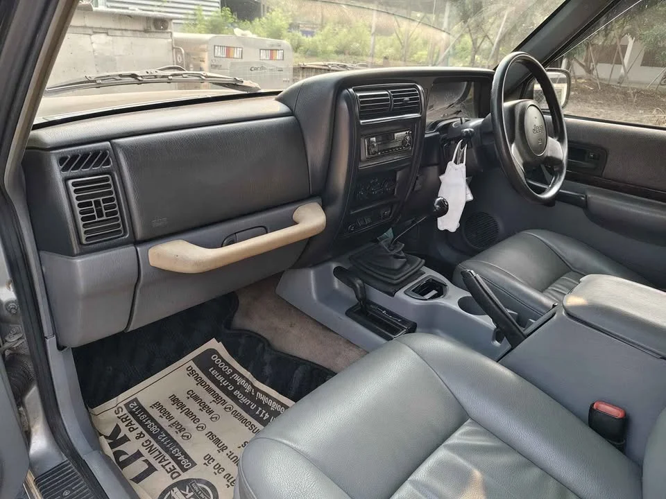 2000 Jeep Cherokee XJ 2