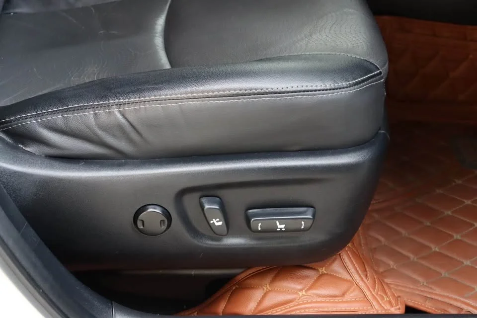 2013 Toyota Prius III 2