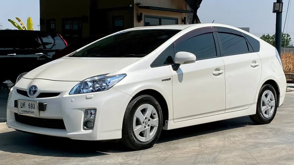 2011 Toyota Prius III 2