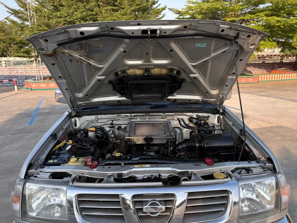 2001 Nissan Frontier I 2