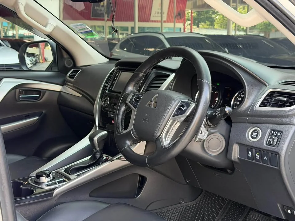 2016 Mitsubishi Pajero Sport III 3