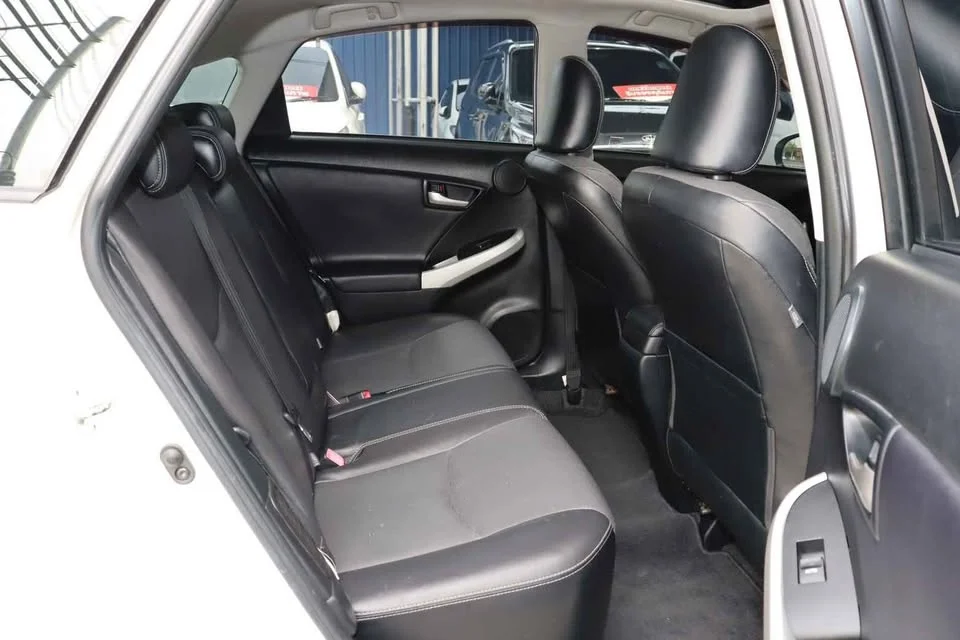 2013 Toyota Prius III 2