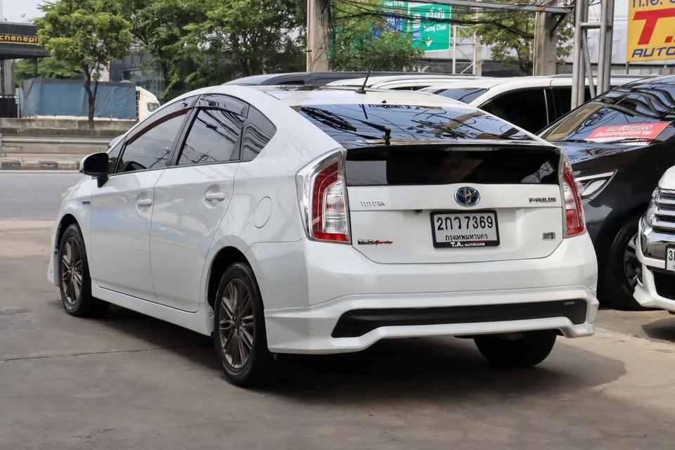 2013 Toyota Prius III 3