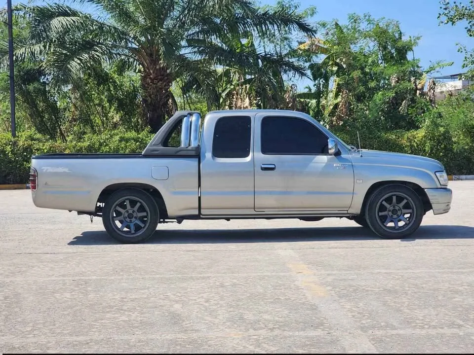 2004 Toyota Hilux Tiger VI 2