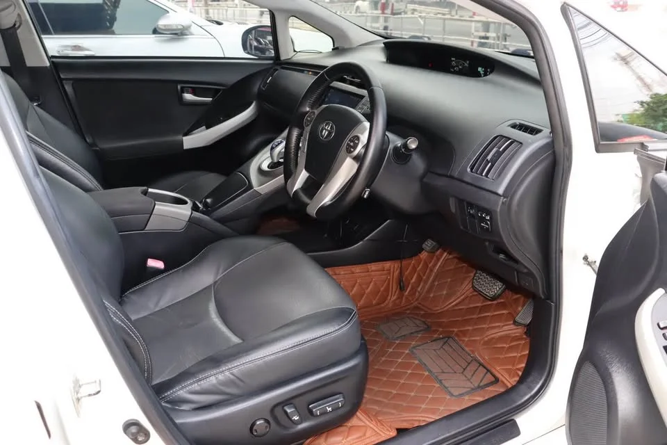 2013 Toyota Prius III 3