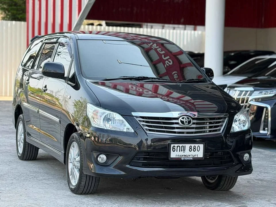 2012 Toyota Innova I 2