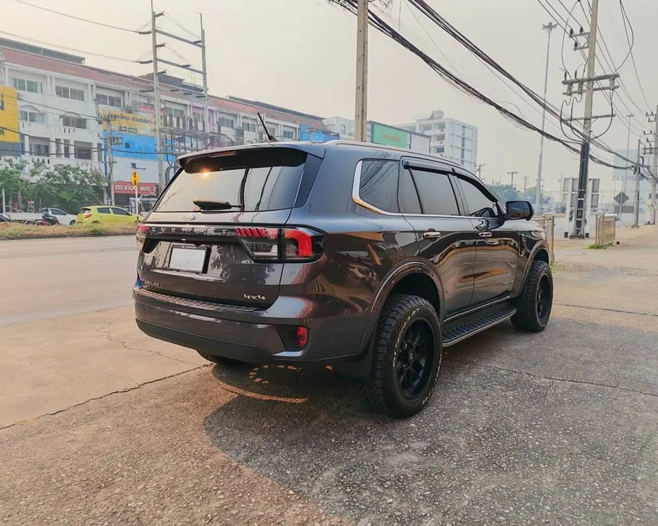 2023 Ford Everest III 3