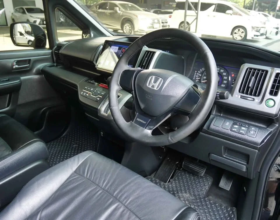 2013 Honda Stepwgn IV 3