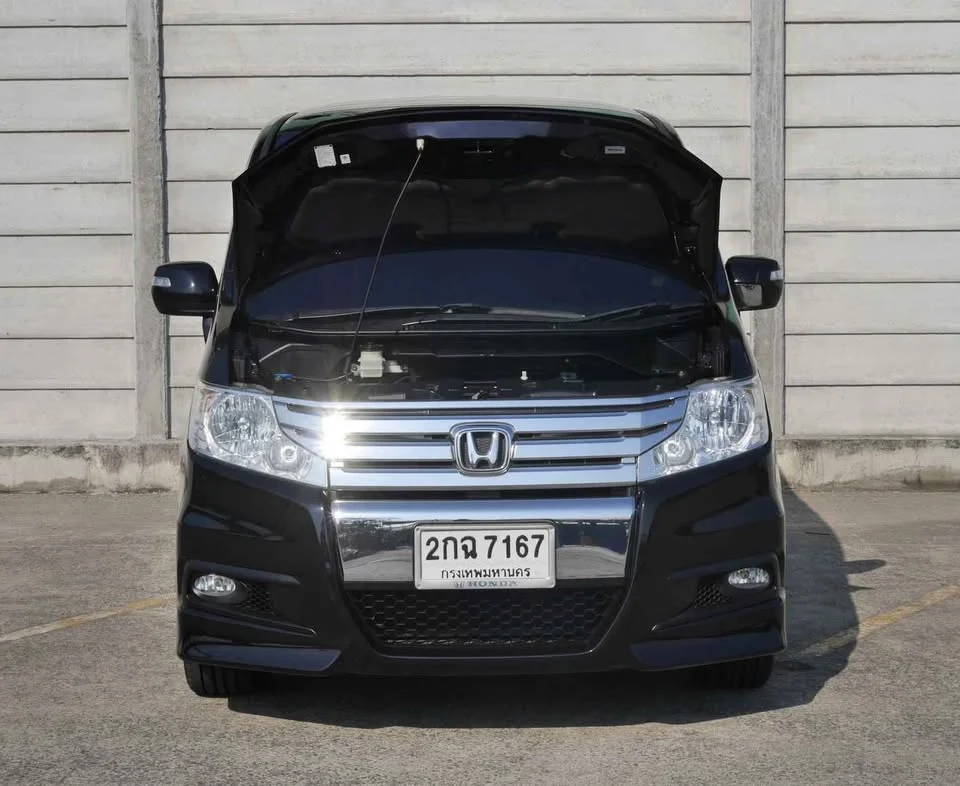2013 Honda Stepwgn IV 2