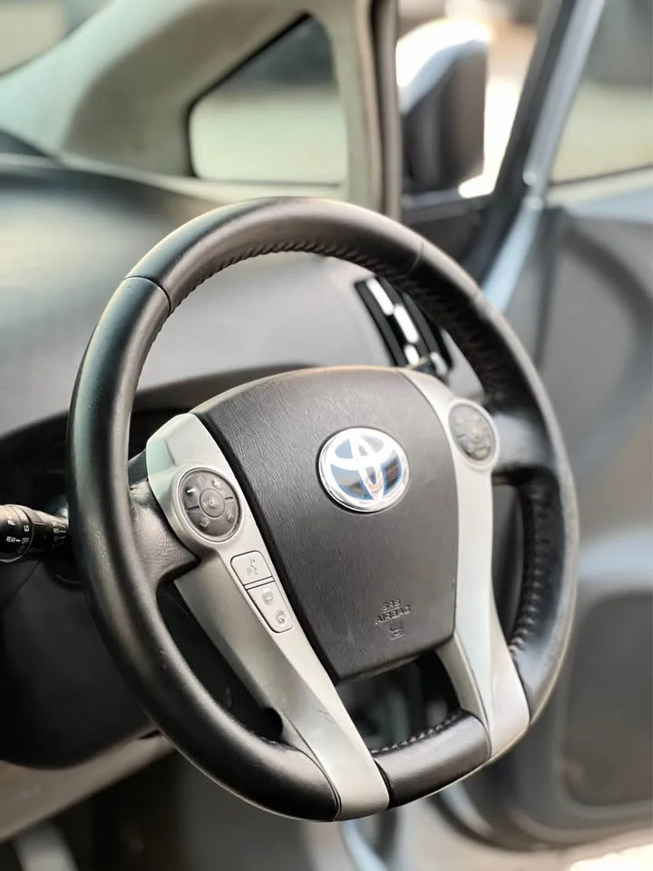 2011 Toyota Prius III 2