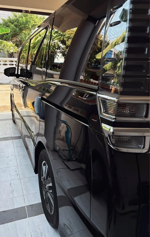 2019 Toyota Voxy III 2