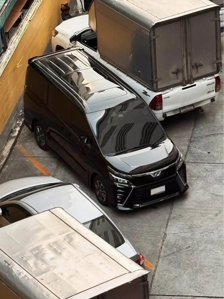 2019 Toyota Voxy III 3