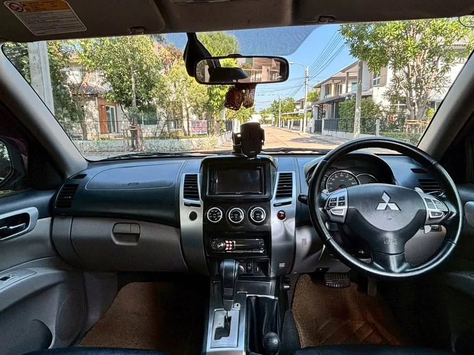 2013 Mitsubishi Pajero Sport II 2