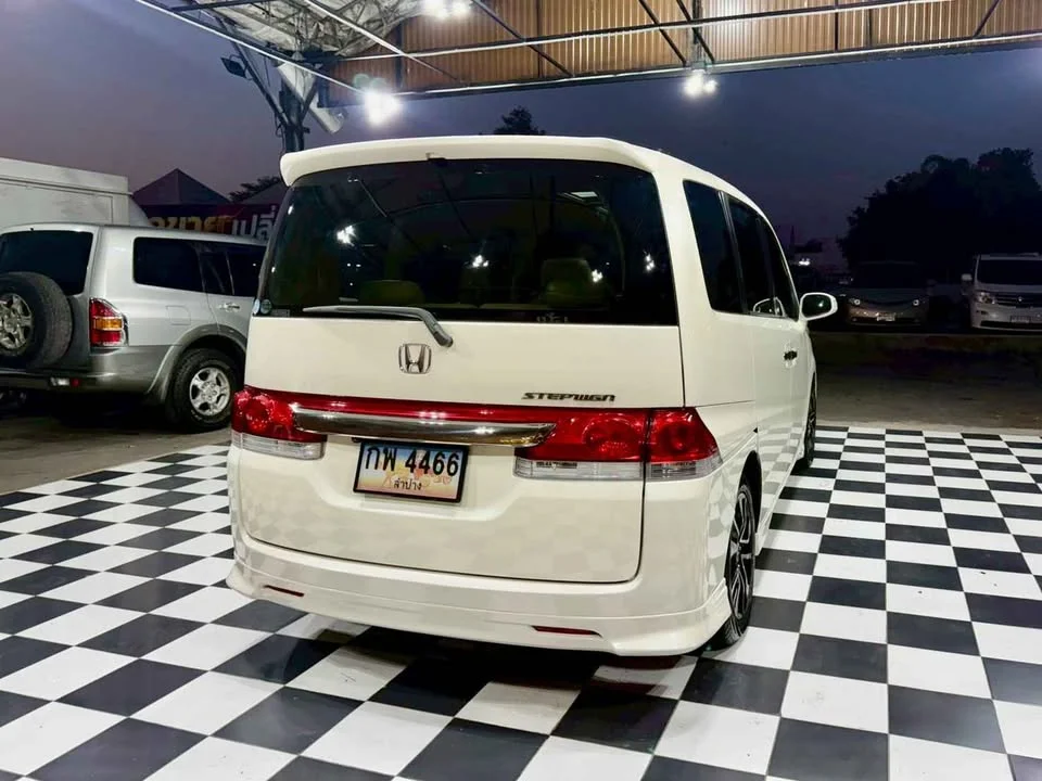 2006 Honda Stepwgn III 2