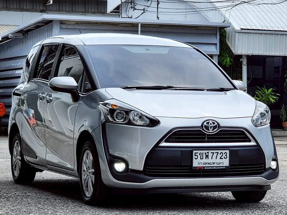 2018 Toyota Sienta II 3
