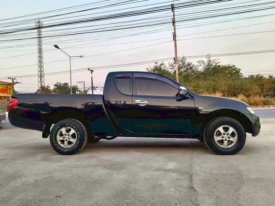 2011 Mitsubishi Triton IV 2