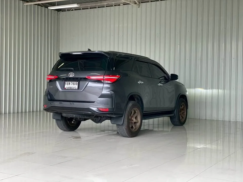2024 Toyota Fortuner II 3