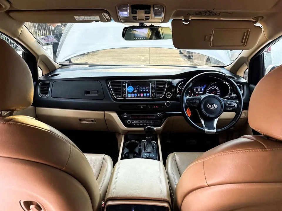 2015 Kia Carnival III 2