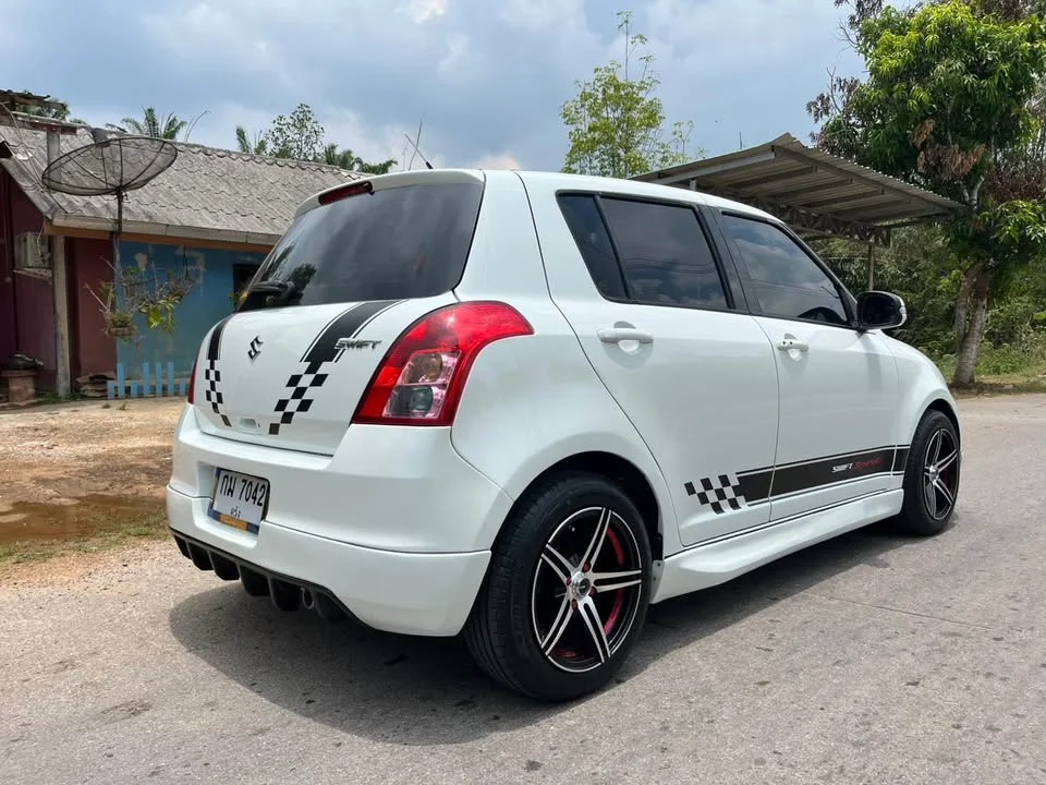 2011 Suzuki Swift I 3