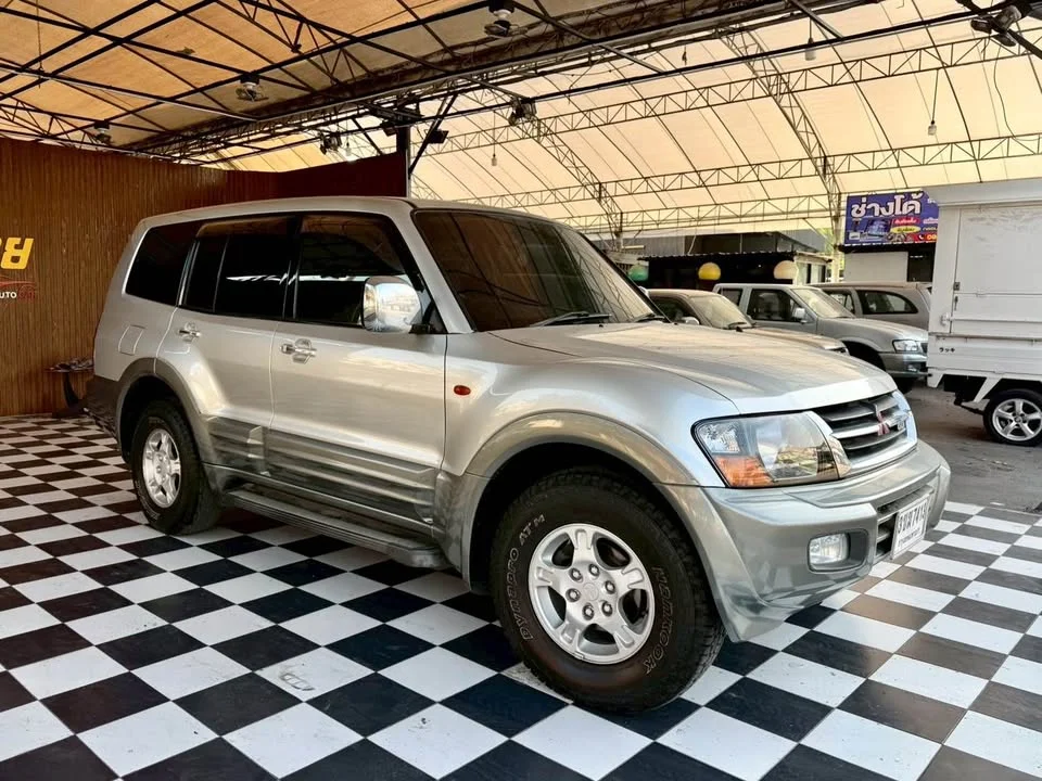 2001 Mitsubishi Pajero III 2