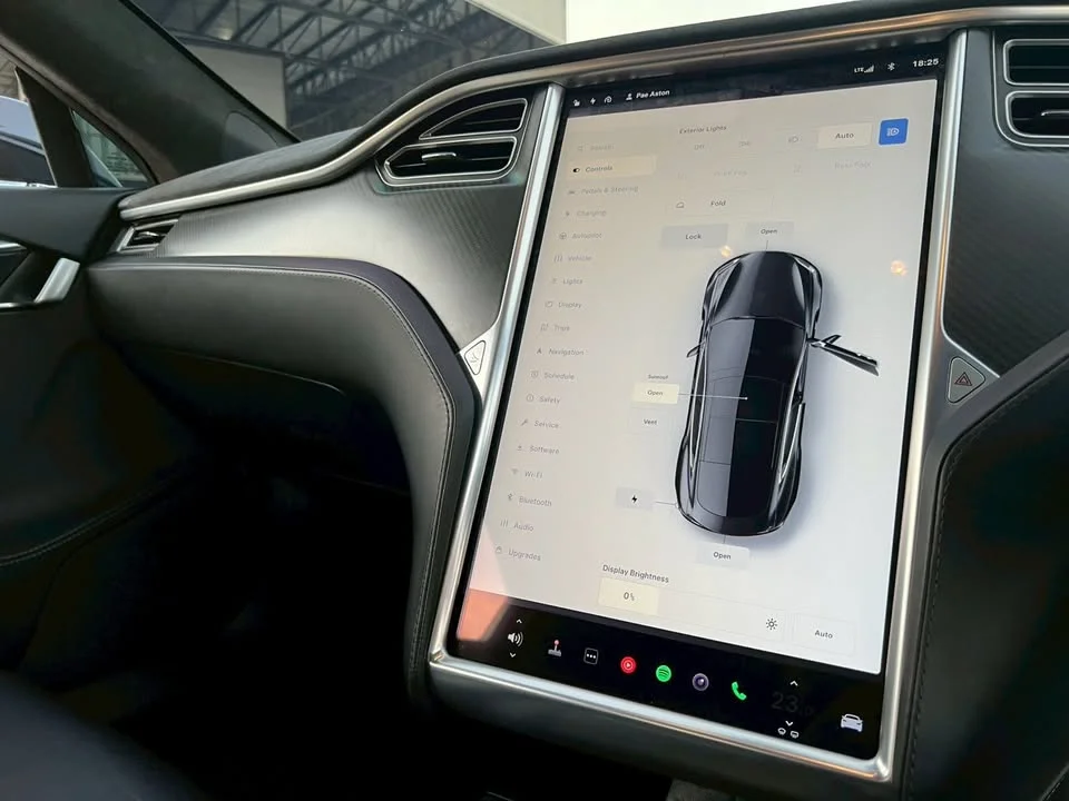 2017 Tesla Model S 3