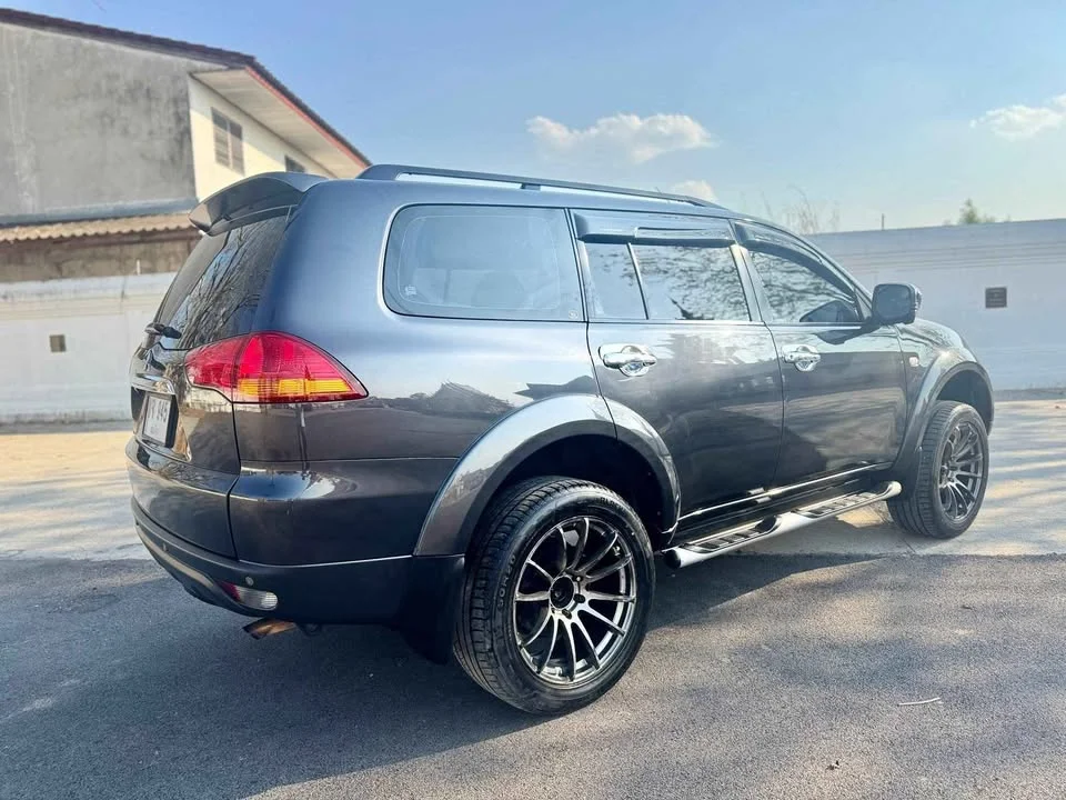 2011 Mitsubishi Pajero Sport II 2