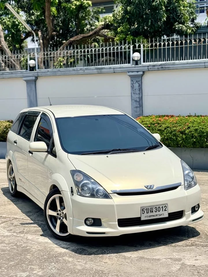 2005 Toyota Wish I 3