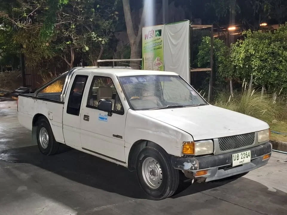 Isuzu TFR III 2