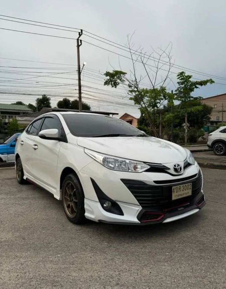 2019 Toyota Yaris ATIV III 2