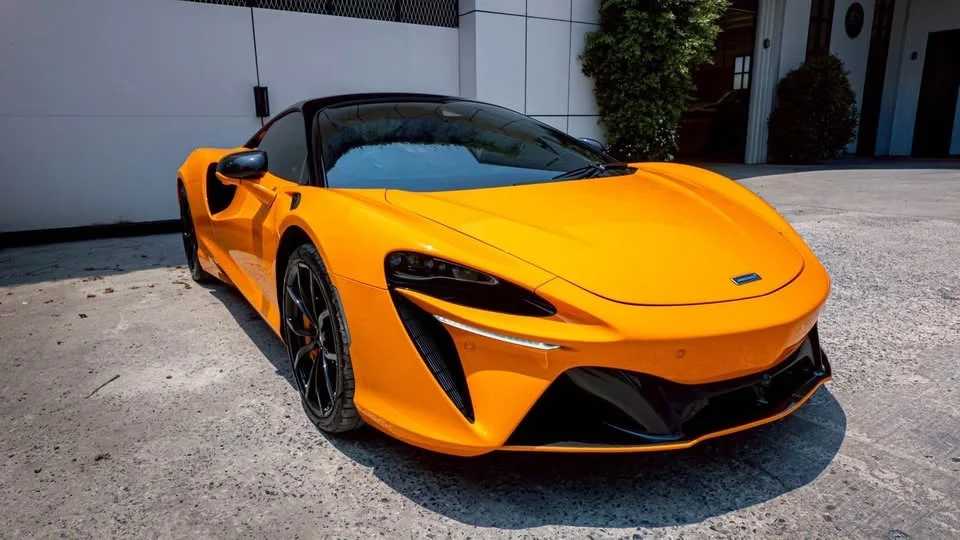 2025 McLaren Artura 2