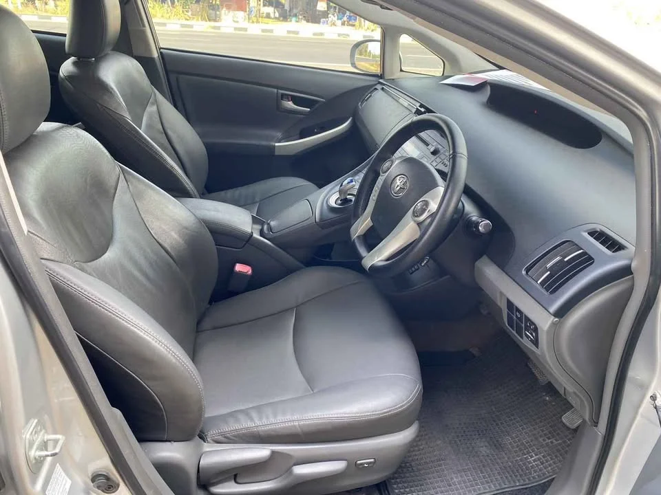 2012 Toyota Prius III 2